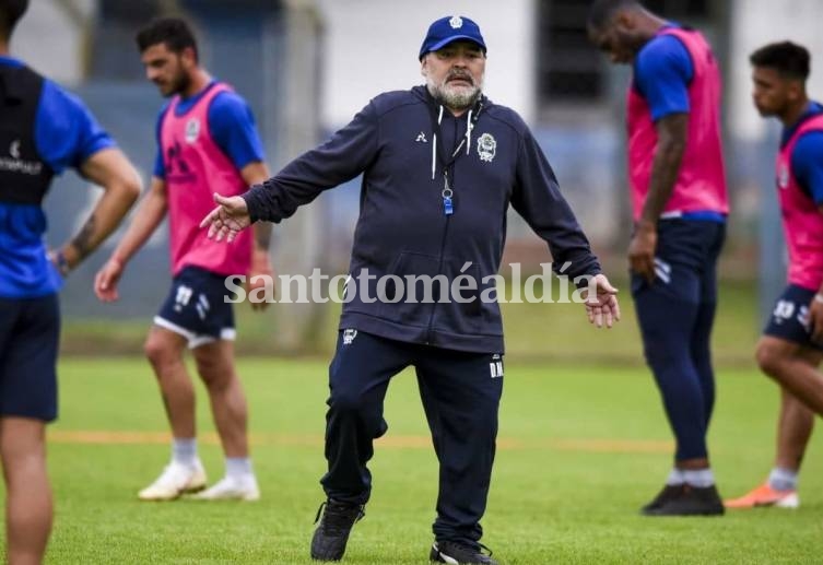 Maradona se va de Gimnasia junto con Gabriel Pellegrino, presidente del club