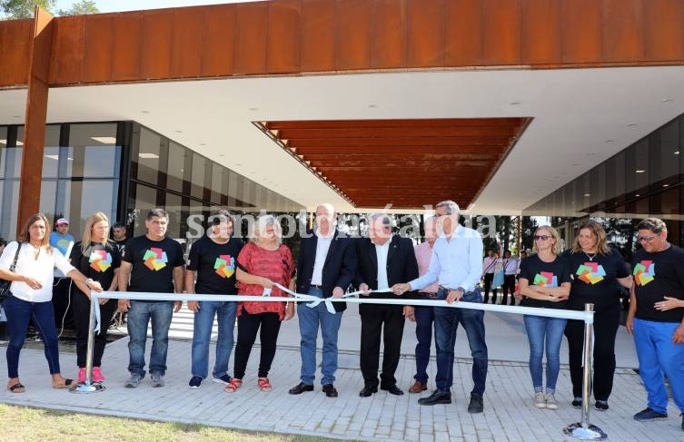 Inauguración de la primera etapa de la renovación del CARD en Santa Fe. (Foto: Secretaría de Comunicación Social)