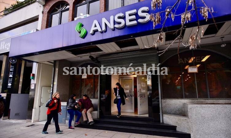 La Anses prepara aumento a jubilaciones mínimas y AUH y refinanciación de deudas