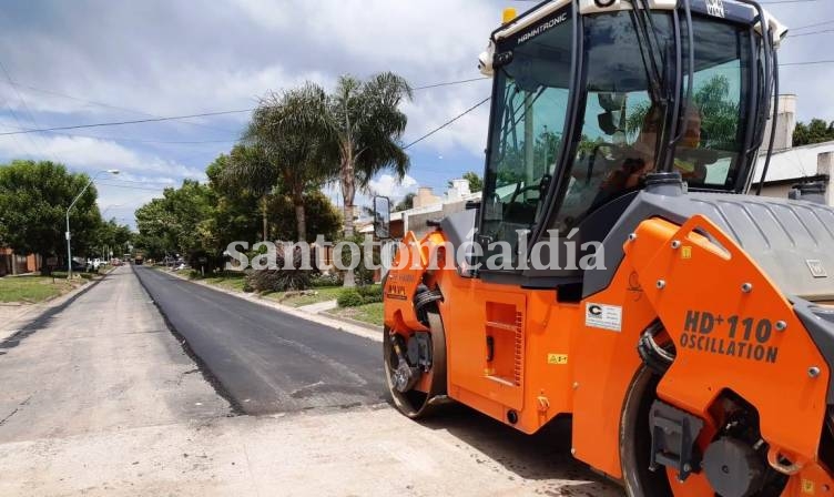 La obra de asfalto flexible contempla 20 cuadras de barrio La Paz y 7 de UPCN. (Foto: Municipalidad de Santo Tomé)