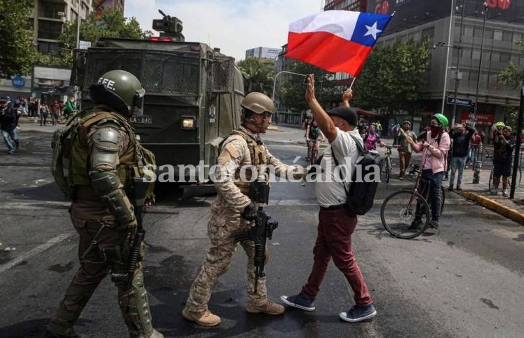 Un informe de Human Rights Watch hablade torturas, abuso sexual y homicidios por parte de las fuerzas chilenas. 