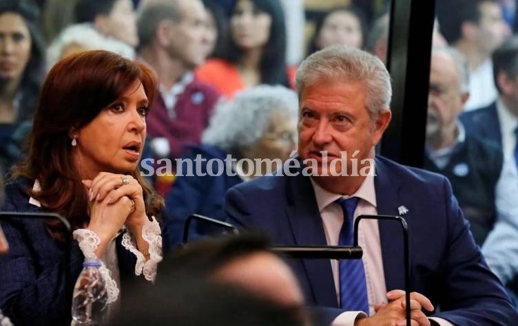 Cristina Kirchner junto a su abogado Alberto Beraldi. (Foto: AP)