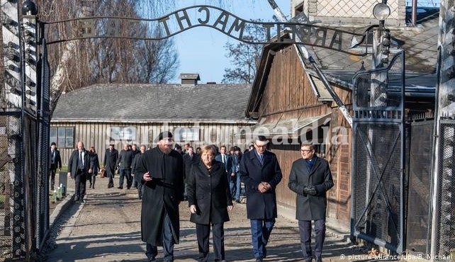 Merkel visitó por la mañana Auschwitz, en territorio polaco, por primera vez en su vida. (Foto: DW)