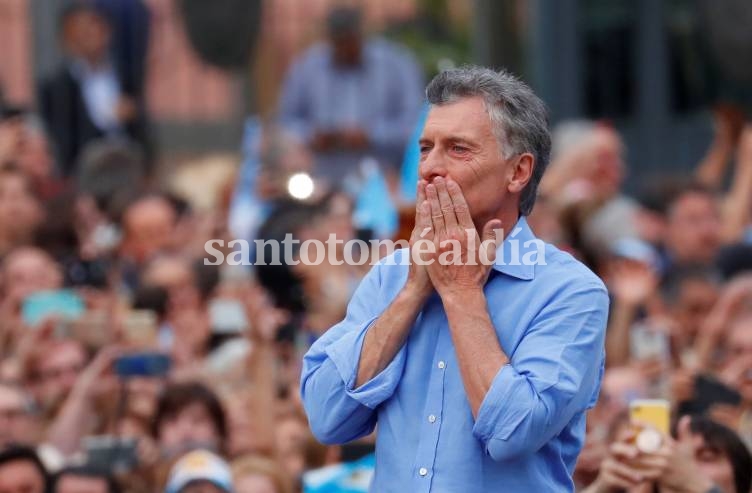 Macri se despidió con una Plaza repleta y prometió una 