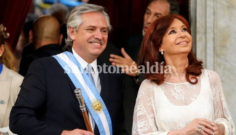 NUEVO PRESIDENTE. Alberto Fernández y Cristina Fernández de Kirchner, tras asumir. (Foto: Casa Rosada)