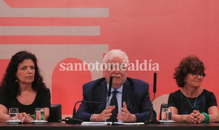 Ginés García anunció restitución de protocolo de Interrupción Legal del Embarazo 