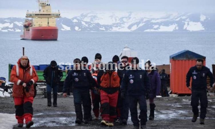 Chile confirmó que el avión desaparecido cayó al mar y que no hay sobrevivientes