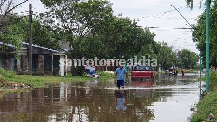 En algunos sectores de barrio Villa Libertad todavía hay calles inundadas (Foto: Santotomealdía)