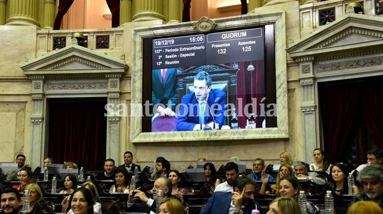 Los cinco cambios que el Gobierno hizo sobre la hora en la Ley de Emergencia Económica