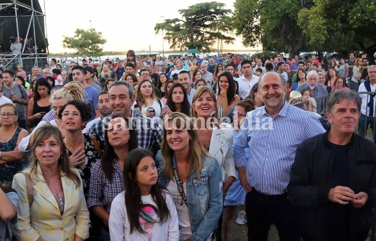 Jorge Lloch participó del evento en el Parque Nacional a la Bandera de Rosario, junto a Perotti y Rodenas. (Foto: Gobierno de la Provincia)