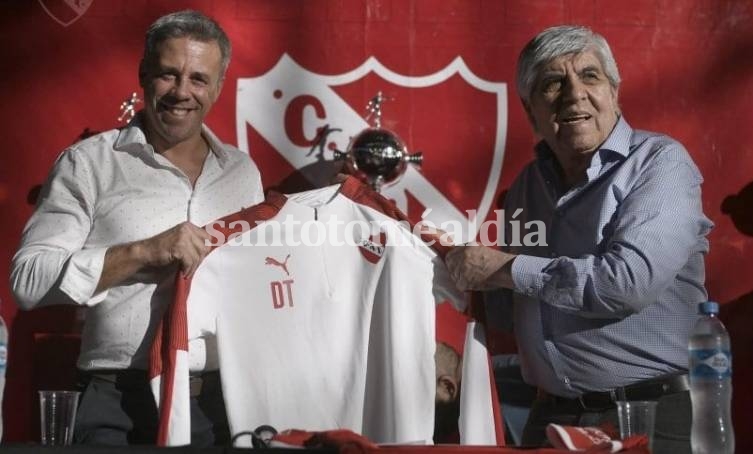 Lucas Pusineri fue presentado como DT de Independiente