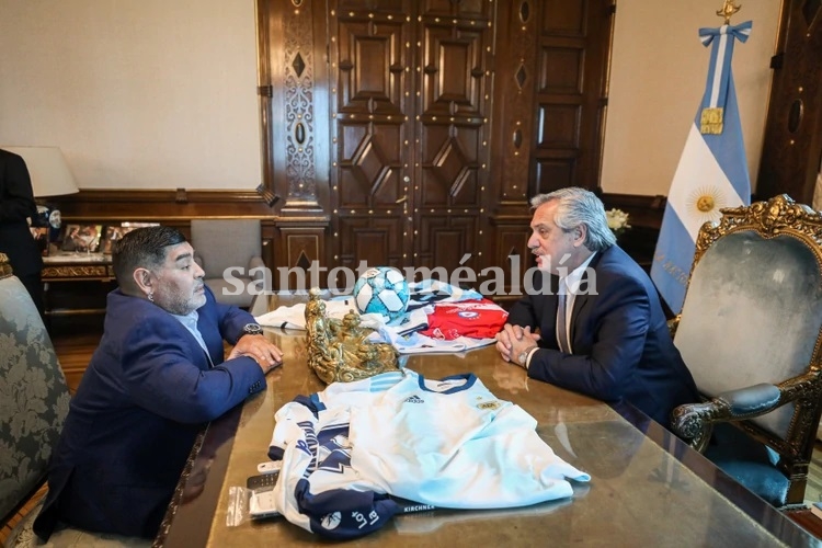 Alberto Fernández y Diego Maradona, cara a cara. (Foto: Infobae)