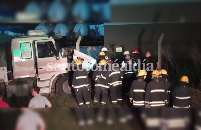 Un camión de gran porte y un automóvil protagonizaron el trágico accidente. (Foto: Diario Uno)