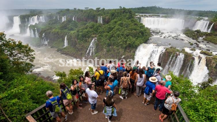 Las cataratas del Iguazú, uno de los lugares más elegidos por el turismo internacional. (Foto: La Vanguardia)