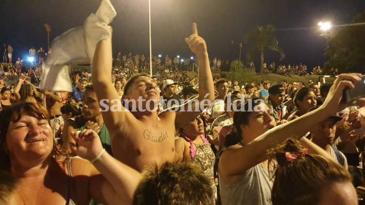 El público disfrutó de la música en el camping municipal. (Foto: Municipalidad de Santo Tomé)