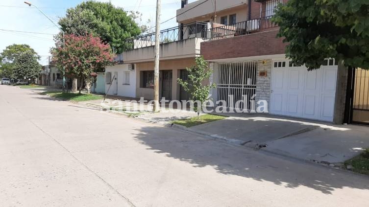 En calle Solín al 2400 ingresaron por la parte trasera de la casa.  (Foto: Santotomealdia)