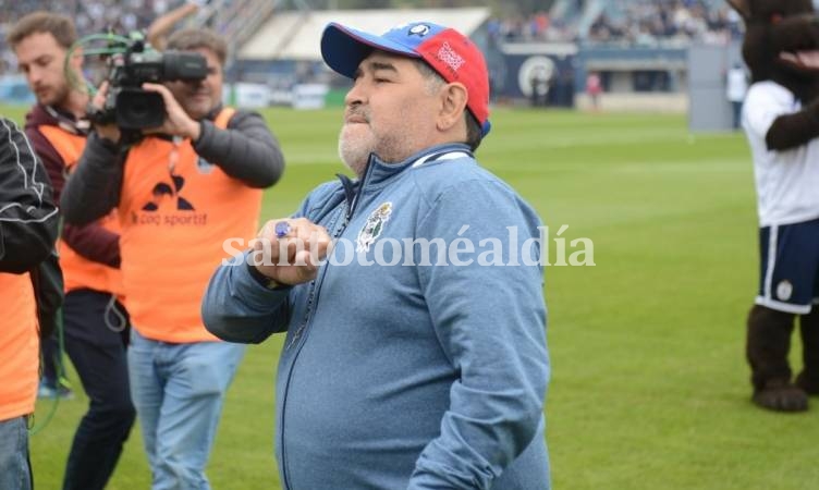 Diego Maradona, DT de Gimnasia de La Plata. (Foto: NA)
