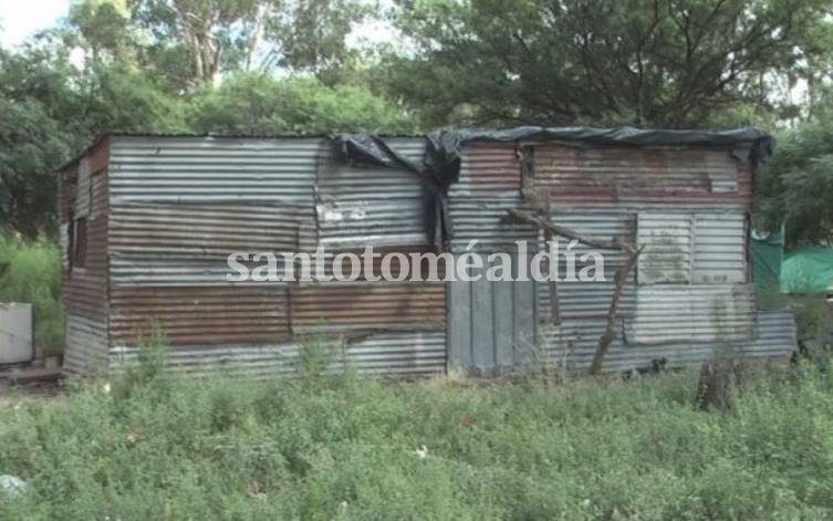 La precaria vivienda donde vivía la familia, en barrio Costa Azul, ya fue desmantelada. (Foto de archivo)