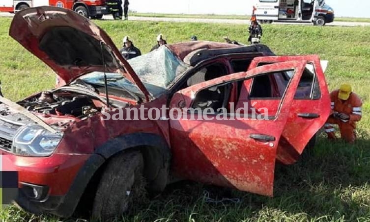 Volcó un auto en la autopista Córdoba – Rosario: murió una mujer 