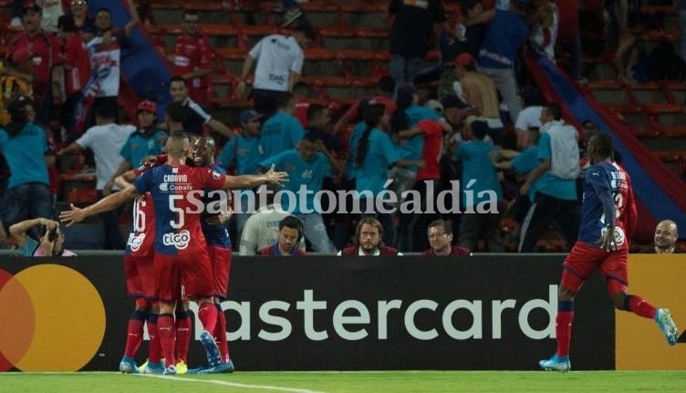 Atlético Tucumán pagó caro un error defensivo y cayó en Medellín
