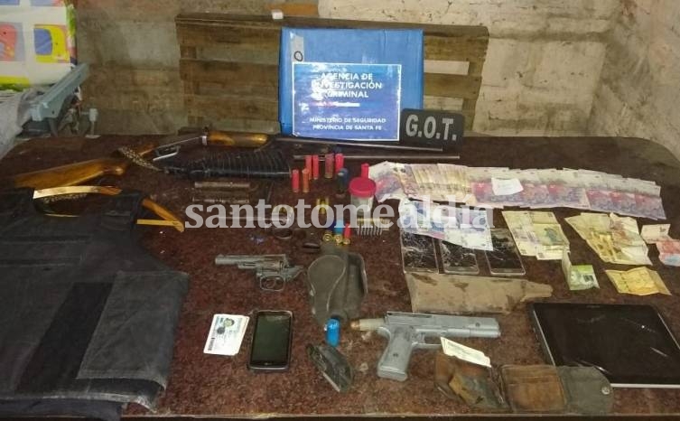 Un hombre detenido y varias armas secuestradas tras dos allanamientos en Villa Adelina