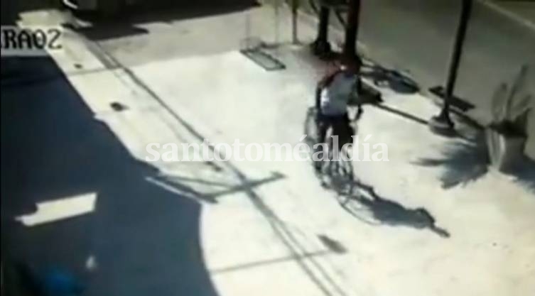 VIDEO: Así roban una bicicleta en Avenida 7 de Marzo