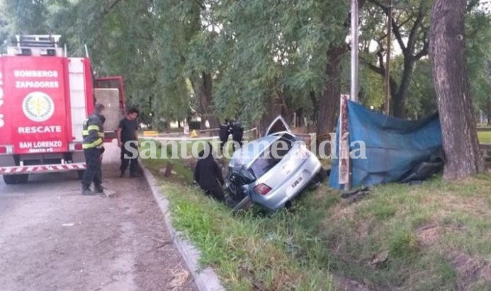 Un hombre de 31 años murió tras chocar su auto contra un árbol en San Lorenzo