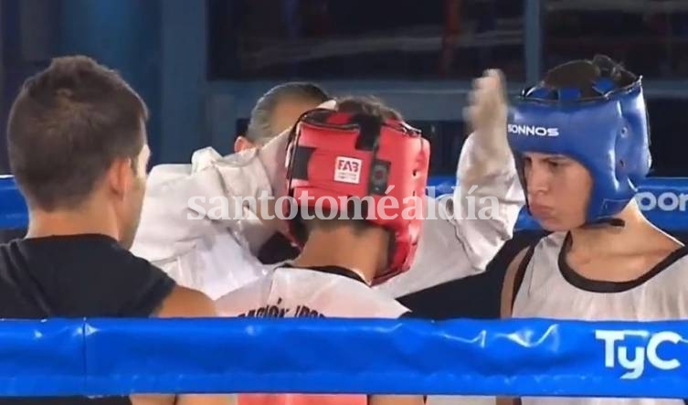 Dos jóvenes de las escuelas deportivas de Sauce Viejo participaron de un importante evento de boxeo