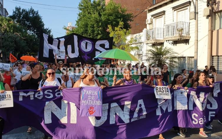 Las mujeres marcharon en Santa Fe. (Foto: Santotomealdia)
