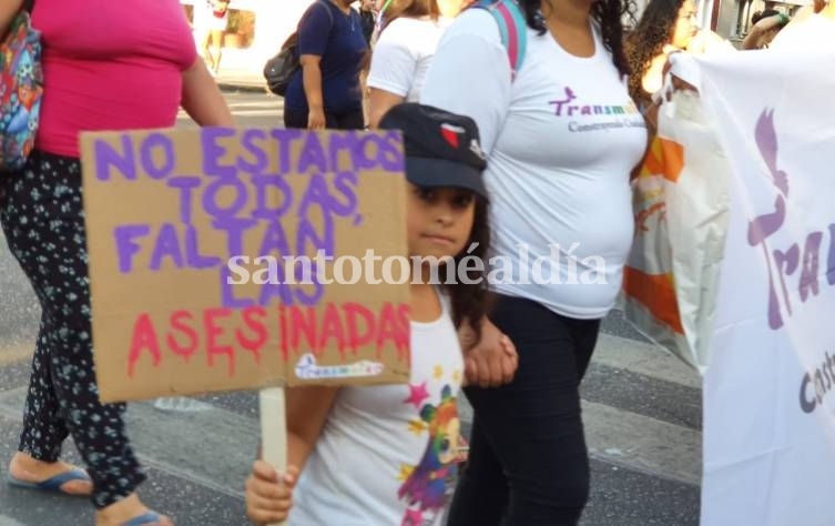La marcha se realizó en conmemoración al Día de la Mujer. (Foto: Santotomealdia)