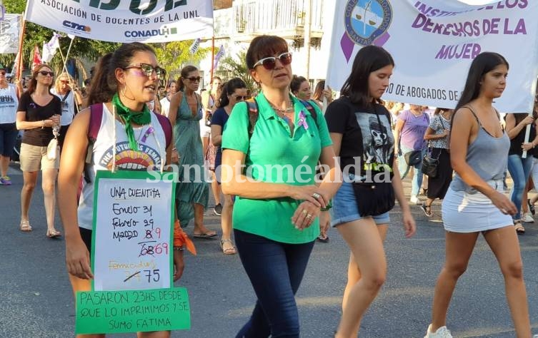 Las consignas vinculadas al cese de la violencia machista se vieron potenciadas por el femicidio de Fátima Acevedo. (Foto: Santotomealdia)