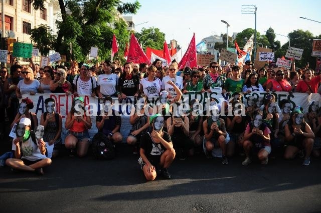 Marcharon en Paraná por el Día de la Mujer y el femicidio de Fátima Acevedo