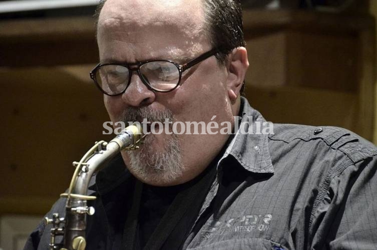 El saxofonista argentino Marcelo Peralta murió por coronavirus en Madrid.