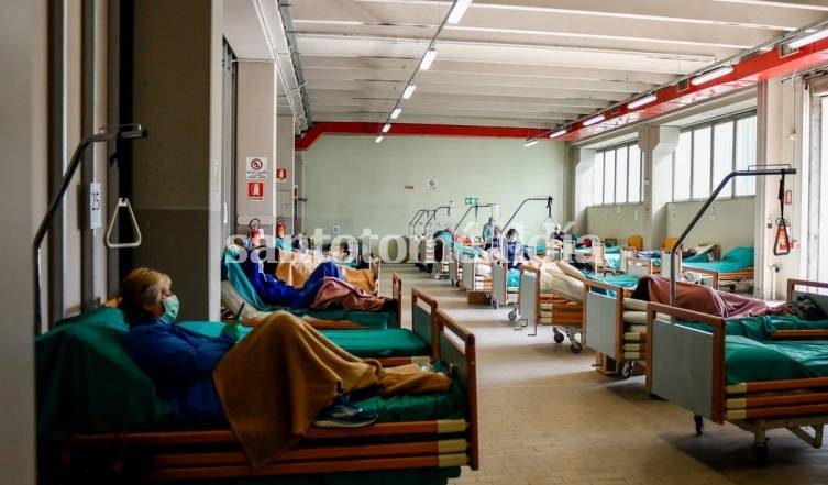 Pacientes en un hospital de Brescia, Italia.