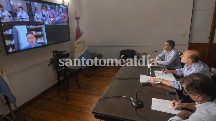 Perotti, junto a Jatón y Capitani, en la videoconferencia. 