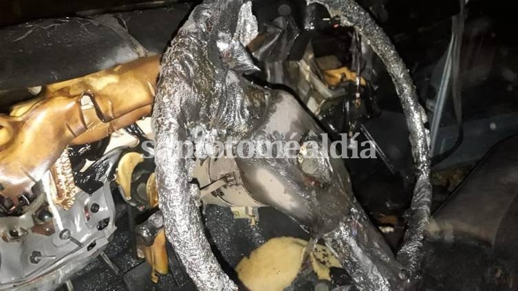 Le incendiaron el auto a una médica con COVID-19 en La Rioja