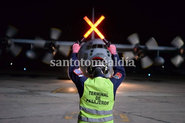 Muchos argentinos regresaron en vuelos humanitarios de la Fuerza Aérea. 
