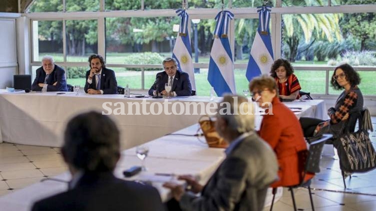 Fernández analizó en Olivos con el Comité de Expertos la próxima fase de cuarentena. (Foto: Télam)