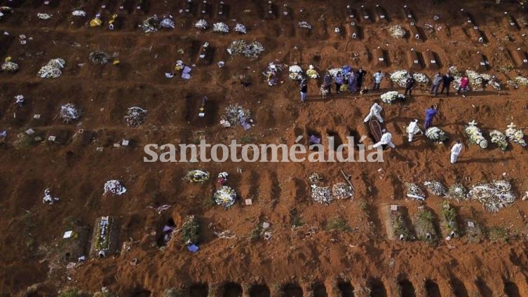 La impresionante imagen de las tumbas en Brasil. (Foto: NA)