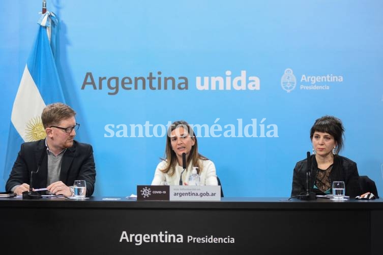 Fernanda Raverta, junto a Haraldo Montagú y Mercedes D Alessandro.