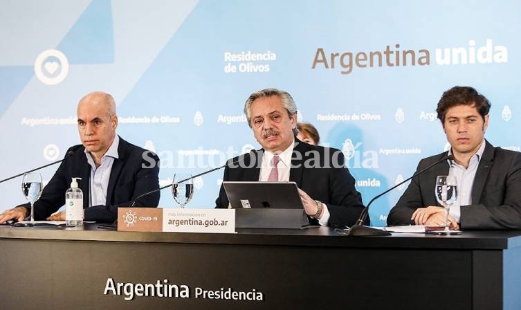 Fernández, junto al gobernador bonaerense, Axel Kicillof; y el jefe de Gobierno porteño, Horacio Rodríguez Larreta.