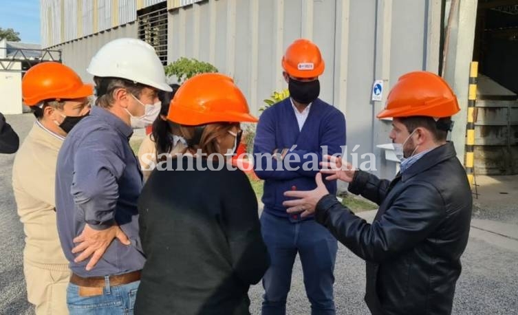 En Santo Tomé, el senador visitó la planta de Premoldeados Bertone.