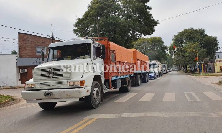 Por un corte en la autopista, 7 de Marzo y Luján “se llenaron” de camiones