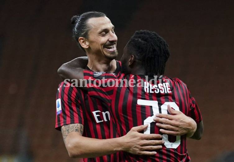 Zlatan marcó el primero del Milan. (Foto NA)