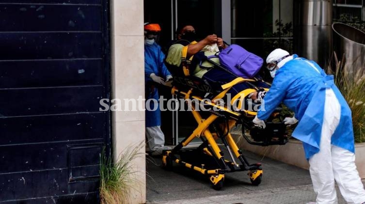 Con hospitales colmados, Buenos Aires traslada pacientes graves entre municipios cercanos. (Foto: AFP)