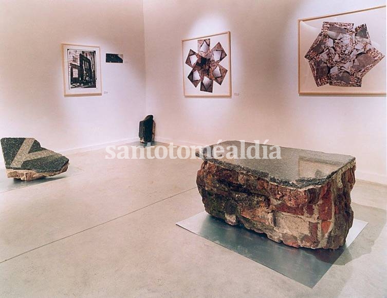 Los escombros de la AMIA, exhibidos en una galería de arte. 