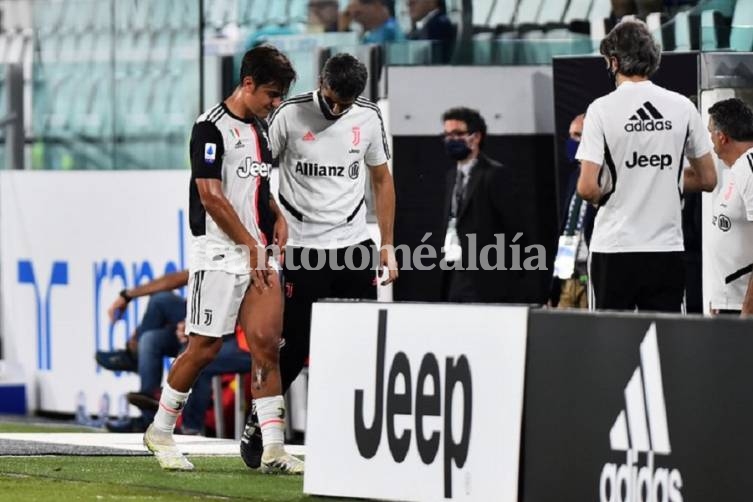 Paulo Dybala se retiró lesionado del último partido ante la Sampdoria en Turín. (Foto: Reuters)