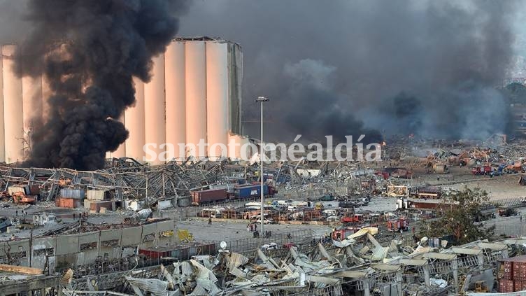 La detonación ocurrió cerca del puerto de la capital, provocando cientos de heridos y graves daños en edificios.