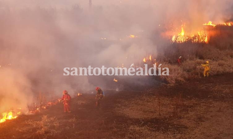 Devastador incendio en la zona de islas del río Salado