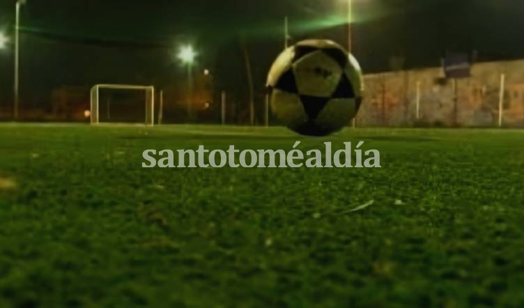 El municipio sancionó a un Fútbol 5 que abrió sus puertas este viernes por la tarde. 